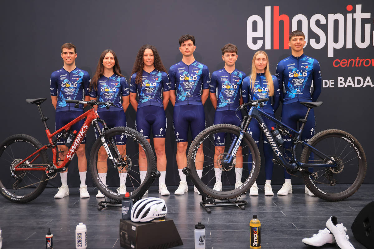 Integrantes del equipo. Imagen: Extremadura-Petrogold-Fernando Torres Probikes UCI MTB Team