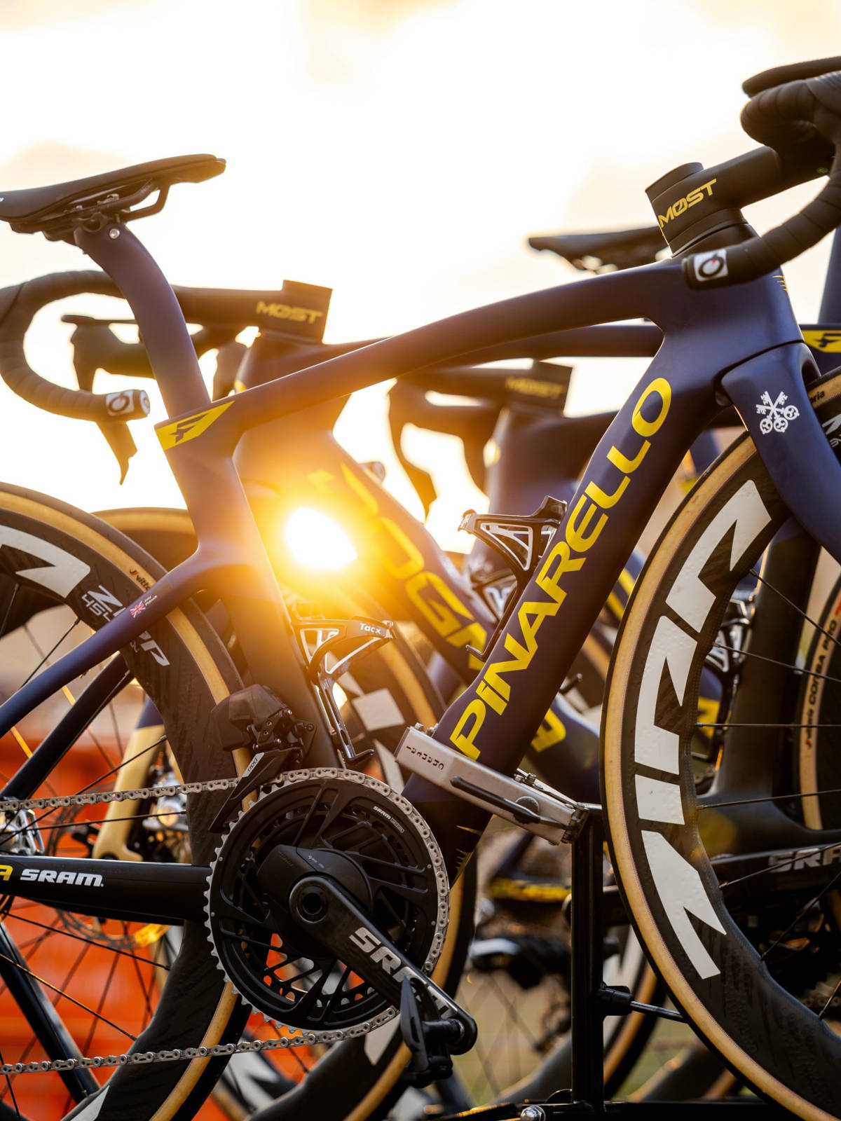 Nuevo nombre e imagen del equipo. Imagen: Pinarello-Q36.5 Pro Cycling Team