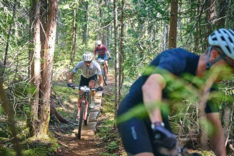 Nino Schurter vuelve a pelear por la victoria en la BC Bike Race y arranca la última edición con un duelo al sprint