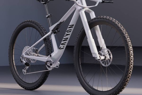 Canyon imagina el futuro del Cross Country con una revolucionaria MTB de 32 pulgadas y manillar biplano