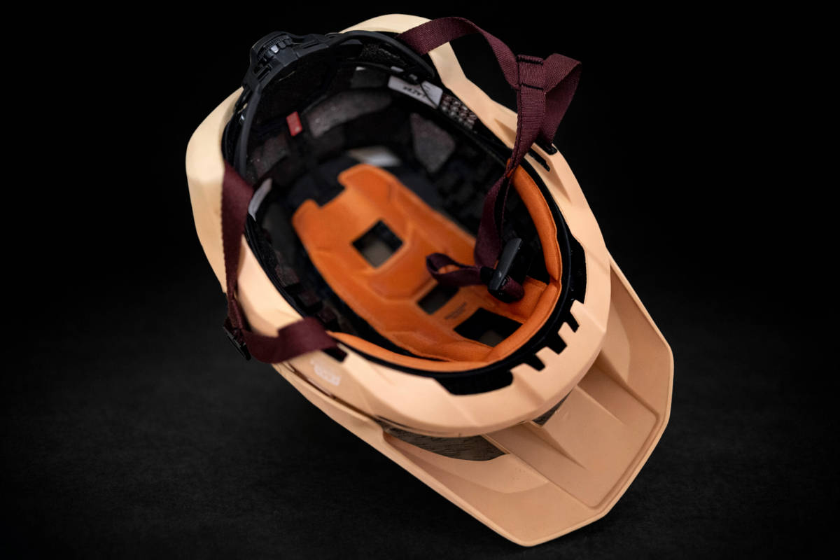 Lazer Impala KinetiCore. Imagen: TodoMountainBike