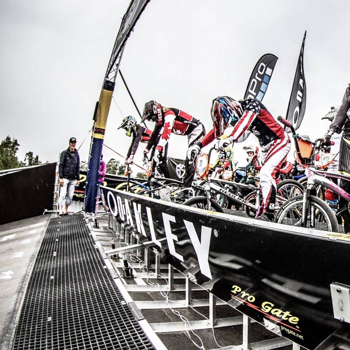 Parrilla de salida de una carrera de BMX Racing. Imagen: UCI