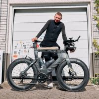 Nuevo récord mundial en ultraciclismo: Alex McCormack supera los 3.800 km en solo siete días