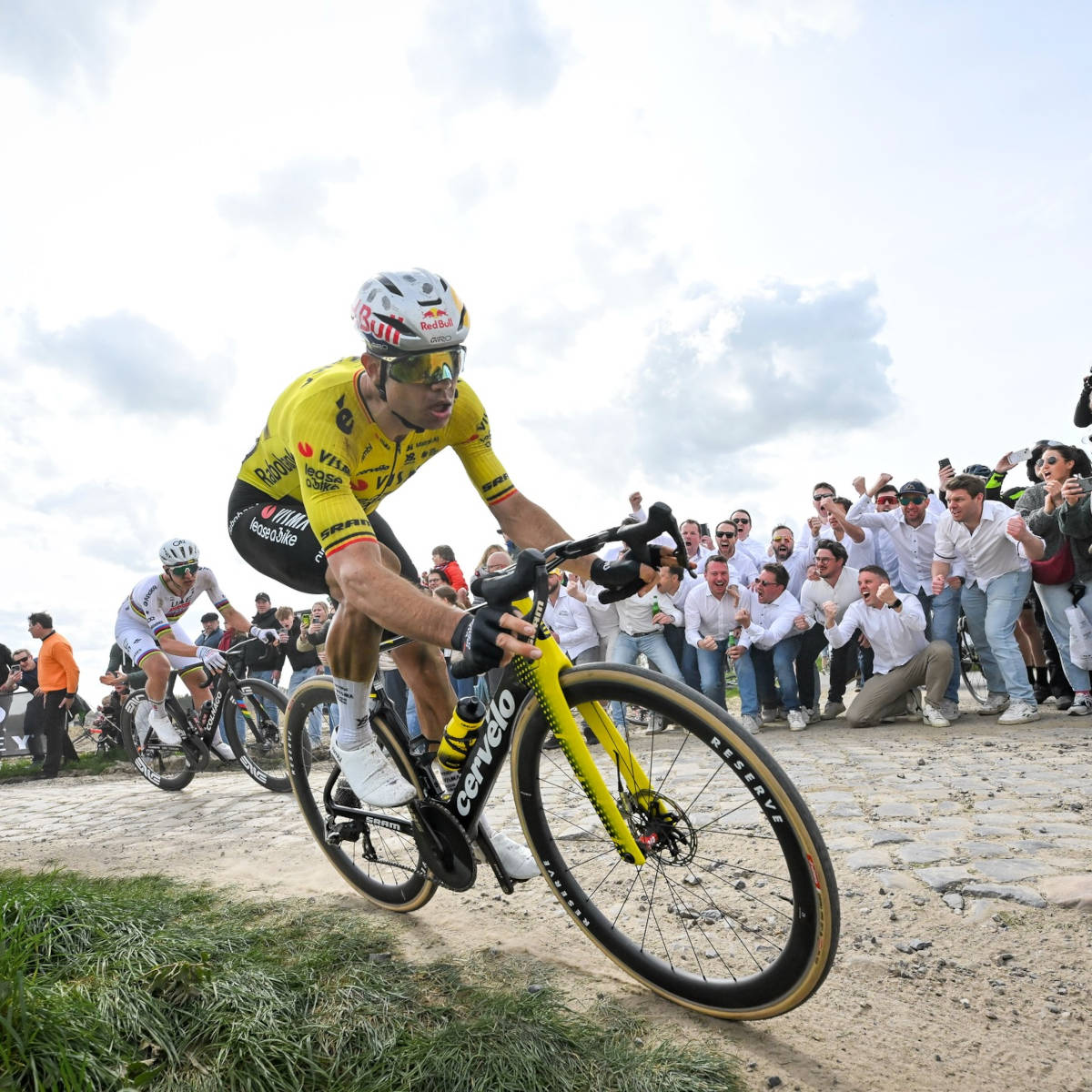 Wout van Aert y Tadej Pogacar. Imagen: UAE Team Emirates