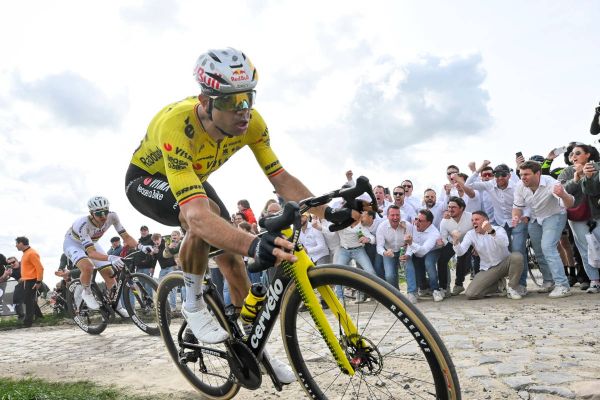 Wout van Aert firma la París-Roubaix más rápida de la historia y redefine los límites del Monumento