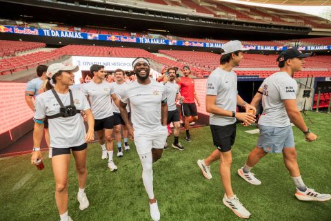 Red Bull Zero Excusas convierte el Riyadh Air Metropolitano en un gimnasio gigante movido por 125 participantes