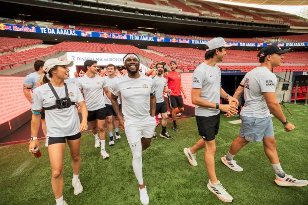 Red Bull Zero Excusas convierte el Riyadh Air Metropolitano en un gimnasio gigante movido por 125 participantes