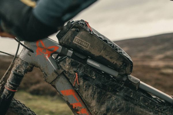 Restrap Aero Race Top Tube Bag: una bolsa aerodinámica para Gravel y carretera con 110 gramos de peso