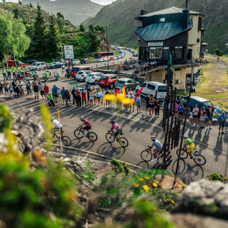 Quebrantahuesos 2026: Imanol Arizmendi repite victoria y Sabiñánigo vuelve a reunir a 11.500 ciclistas en el corazón del Pirineo