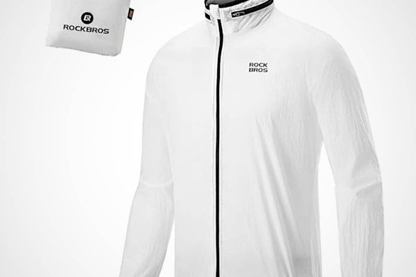 Chaqueta reflectante Rockbros con autocarga de luz: visibilidad y protección para entrenar de noche