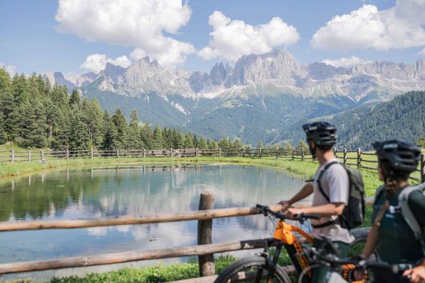 Vacaciones perfectas en bici: RODA lleva el MTB de varios días a los Dolomitas con remontes y equipaje de hotel a hotel