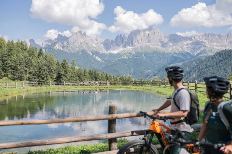 Vacaciones perfectas en bici: RODA lleva el MTB de varios días a los Dolomitas con remontes y equipaje de hotel a hotel