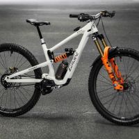 El S1 Racing Team se queda sin bicicletas a dos semanas del inicio de la Copa del Mundo de Enduro