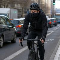 Salir en bicicleta por la ciudad: cómo evitar los problemas que causa la contaminación