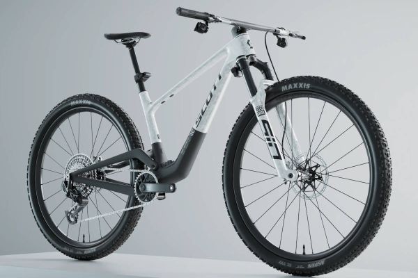 Scott Spark RC 2027: ocho montajes, tres niveles de carbono y una clara apuesta por la suspensión electrónica