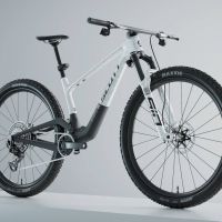 Scott Spark RC 2027: ocho montajes, tres niveles de carbono y una clara apuesta por la suspensión electrónica