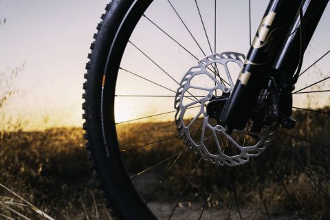 Shimano amplía su gama de frenos con discos de 2.2 mm diseñados para Enduro, Descenso y e-MTB