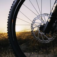 Shimano amplía su gama de frenos con discos de 2.2 mm diseñados para Enduro, Descenso y e-MTB