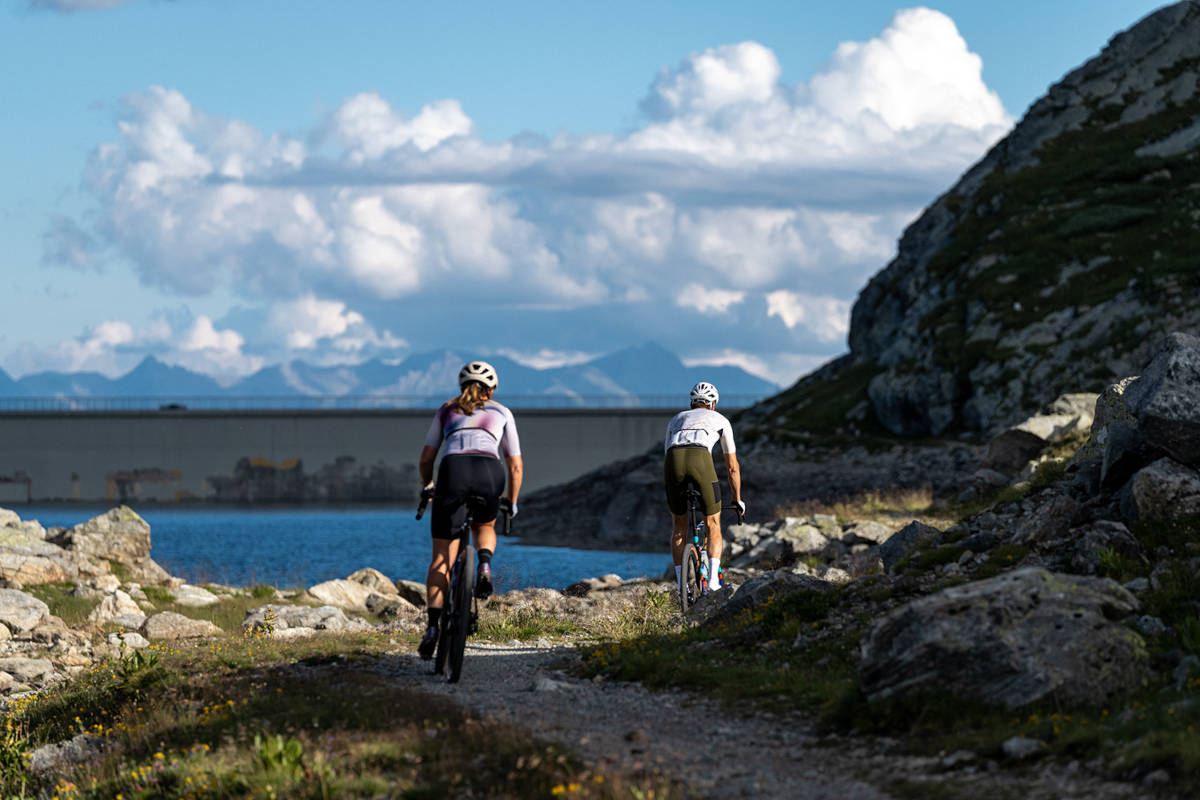 Shimano GRX crece en opciones: nuevos platos y bielas más cortas para afinar el gravel al milímetro