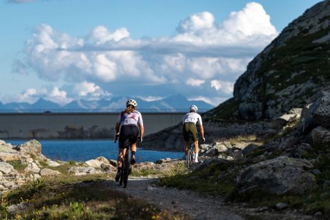 Shimano GRX crece en opciones: nuevos platos y bielas más cortas para afinar el gravel al milímetro