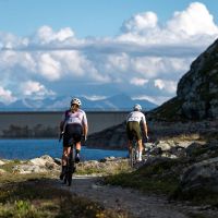 Shimano GRX crece en opciones: nuevos platos y bielas más cortas para afinar el gravel al milímetro