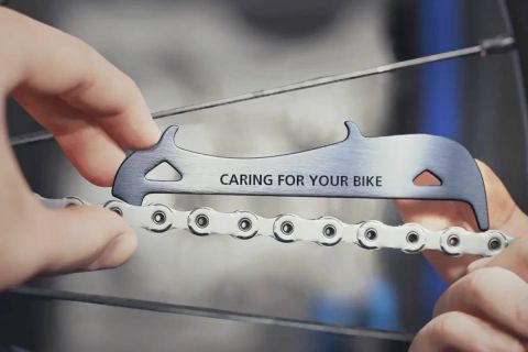 Shimano lanza una promoción para cuidar la transmisión de la bicicleta regalando un medidor de cadena