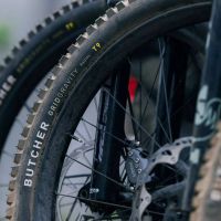 Specialized se suma a la tendencia radial con dos cubiertas de MTB pensadas para ganar agarre sin subir presión