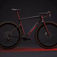 La Specialized Crux 5 quiere cambiar las reglas del gravel: más rápida, más aero y desarrollada para ganar carreras
