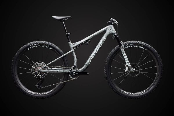 La Specialized Epic 9 redefine el XC: menos peso, menos fricción y más velocidad real en carrera