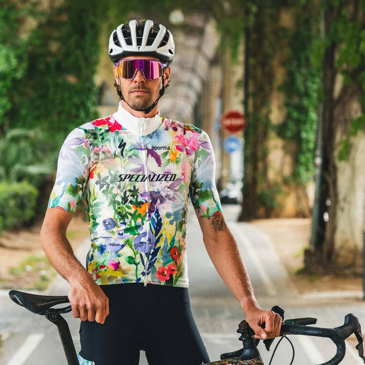 Daniel Oss con la colección Supergiara OSS Flower 2.0. Imagen: Sportful