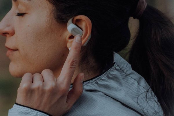 Suunto entra en una nueva carrera con los Spark, sus auriculares más ambiciosos para correr y entrenar