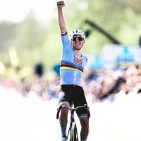 Pogacar entra en el club de los tres Tours de Flandes tras otra exhibición en Oudenaarde