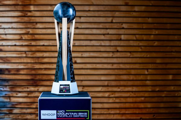 The Summit: el nuevo trofeo que cambia el peso de los equipos en las WHOOP UCI Mountain Bike World Series