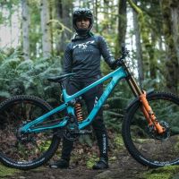 Tilly Melton da el salto a la élite del Descenso con el Yeti / FOX Factory para 2026
