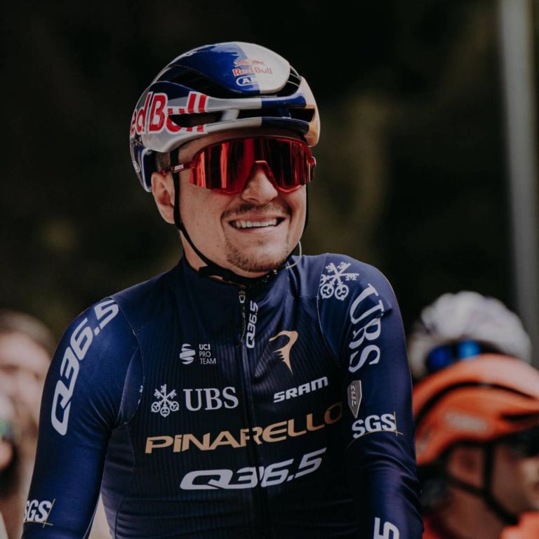 Tom Pidcock regresa al XCO en Nové Město y vuelve a alterar la lucha por la Copa del Mundo