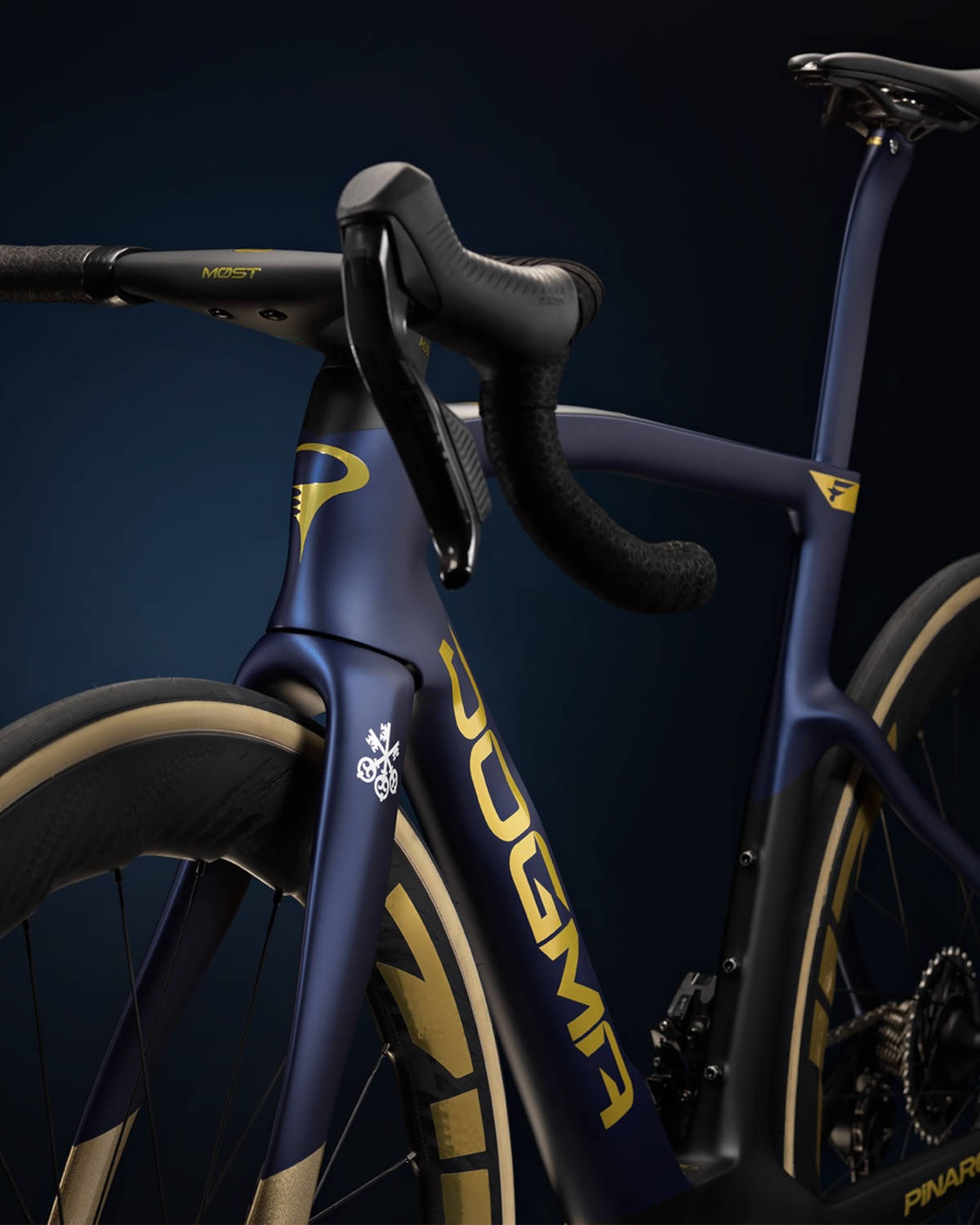 Pinarello Dogma F del equipo. Imagen: Pinarello Q36.5 Pro Cycling Team