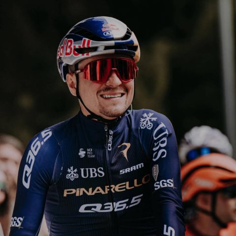 Tom Pidcock regresa a la competición tras su caída en la Volta a Catalunya y apunta directamente a Lieja