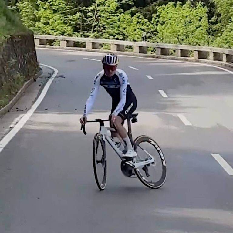 Bruni frente a Pidcock: velocidad, riesgo y dos bicicletas sin nada en común