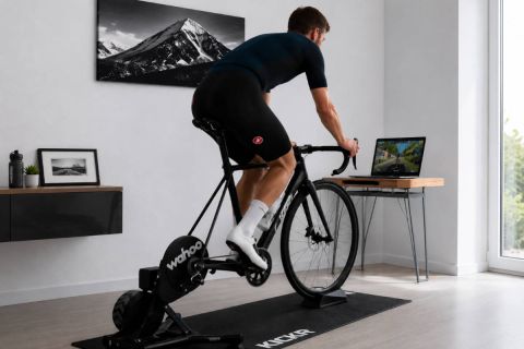 ¿Una hora de bici estática equivale realmente a una hora pedaleando en carretera?