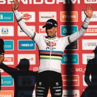 Van der Poel rompe todos los registros en Hoogerheide y eleva a 51 su cuenta en la Copa del Mundo de Ciclocross