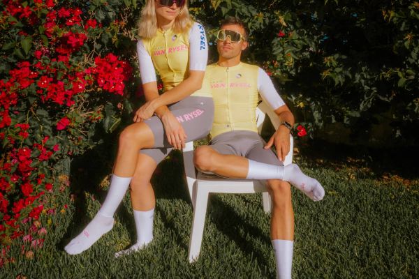 Van Rysel renueva su catálogo de verano 2026 con ropa de alto rendimiento, nuevas gafas y la bicicleta EDR CF