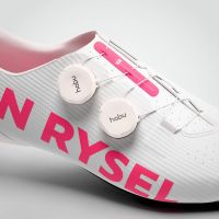 Carbono, ajuste micrométrico y una estética imposible de pasar por alto: así son las Van Rysel RCR-R Roubaix