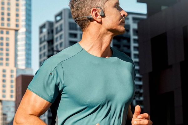Auriculares de conducción ósea: por qué cada vez más ciclistas los prefieren frente a los modelos tradicionales
