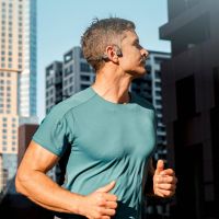 Auriculares de conducción ósea: por qué cada vez más ciclistas los prefieren frente a los modelos tradicionales