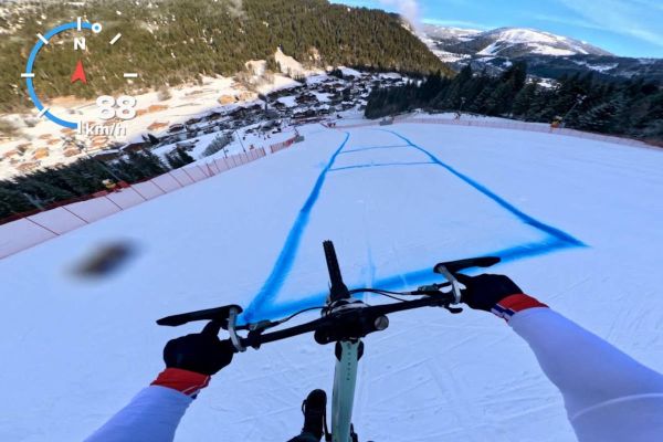 Para verlo: Vincent Tupin superando los 100 km/h en el Campeonato del Mundo de Snow Bike de Châtel