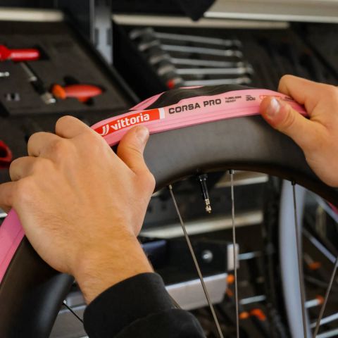 Vittoria Corsa PRO Pink: el neumático rosa de competición que busca máxima velocidad en carretera