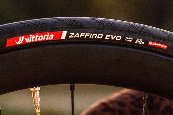 Vittoria Zaffiro EVO: más protección y menos peso para una cubierta de carretera pensada para rodar a diario
