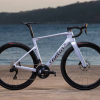 La Wilier Rapida rompe con la idea clásica de bicicleta de carretera de acceso: menos radical, más rápida de lo que parece
