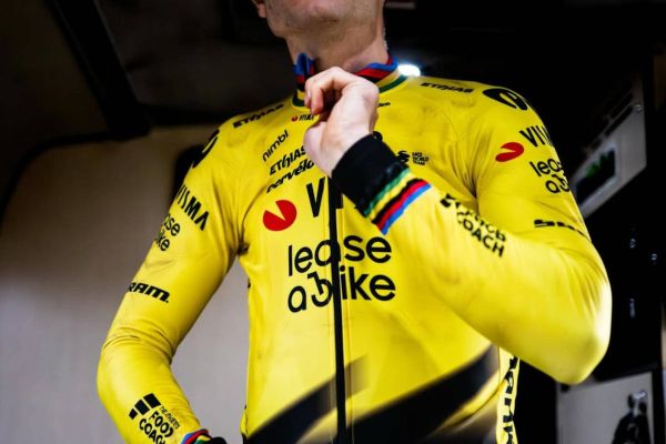 Wout Van Aert supera con éxito la operación de su tobillo derecho y vuelve a empezar la carrera contrarreloj hacia las clásicas