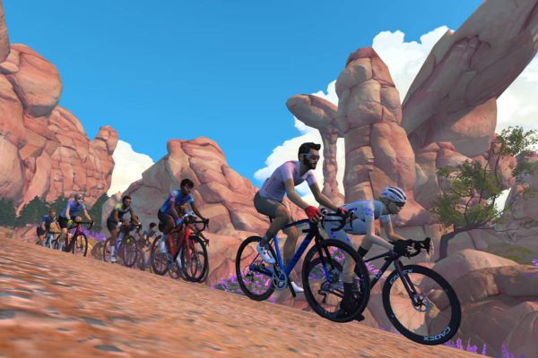Zwift prepara un salto de temporada con gravel propio, más París y una plataforma que decide por el usuario